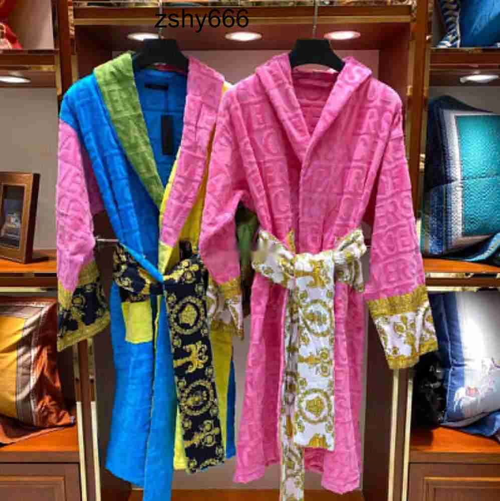 Velvet Bathrobe Robe Designers Baroque Fashion Pajamas Mens Women Letter Jacquard Printing Barocco Print Sleeves Shawl Collar Pocket Belt Cottons