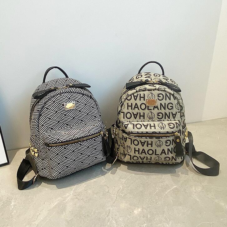 Factory Wholesale Women's Bag Sac Street Rivet Casual Sac à dos Everyday Joker 10 couleurs Backpacks pour femmes cette année Lettres populaires F