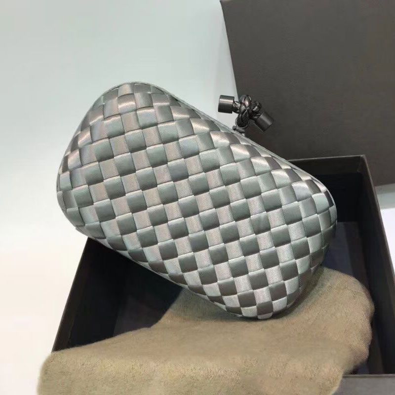 sac de créateur pochettes Knot Minaudiere minaudière en cuir véritable Compartiment unique Fermeture à cadre magnétique Finition en laiton Muse S
