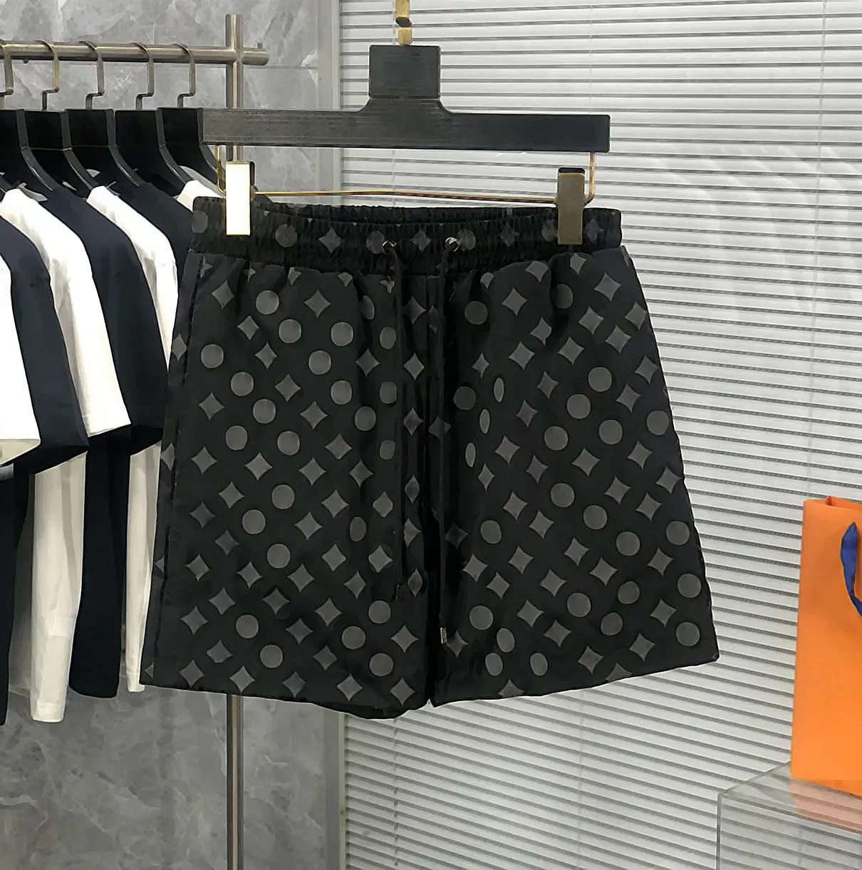 Mens Designer Swimming Trunks Fashion Water Reactive Swim Trunks Quick Drying SwimWear Swim Shorts Summer Bathing Suit Beachwear Water Board Shorts 