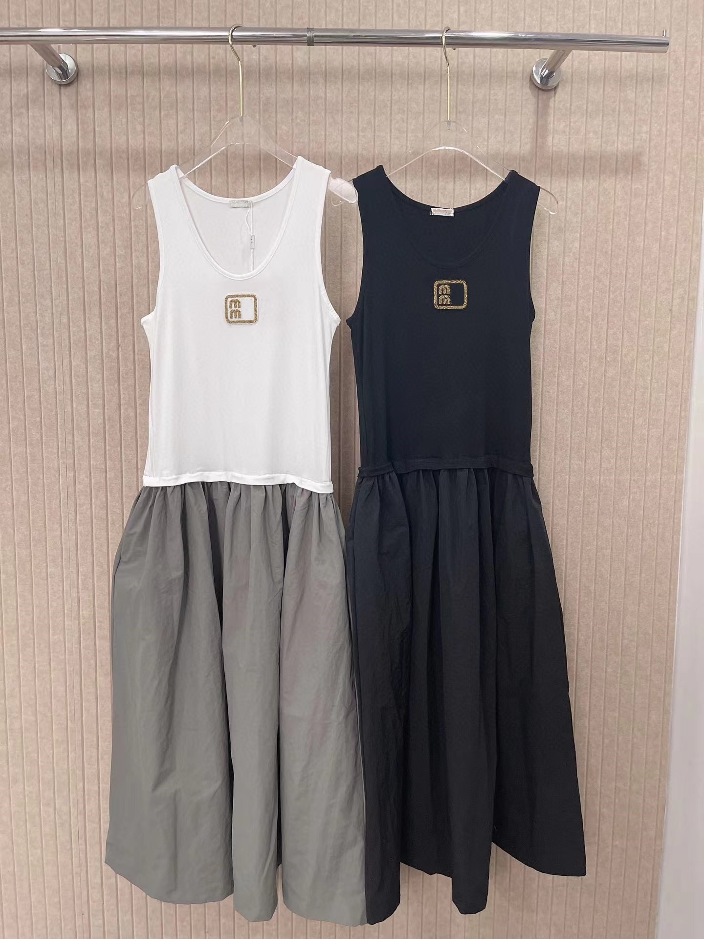 Women designer dress sleeveless embroidered fashion vest crop top classic flat skirt women slim fit jacket summer dress size S M L-image-982535885