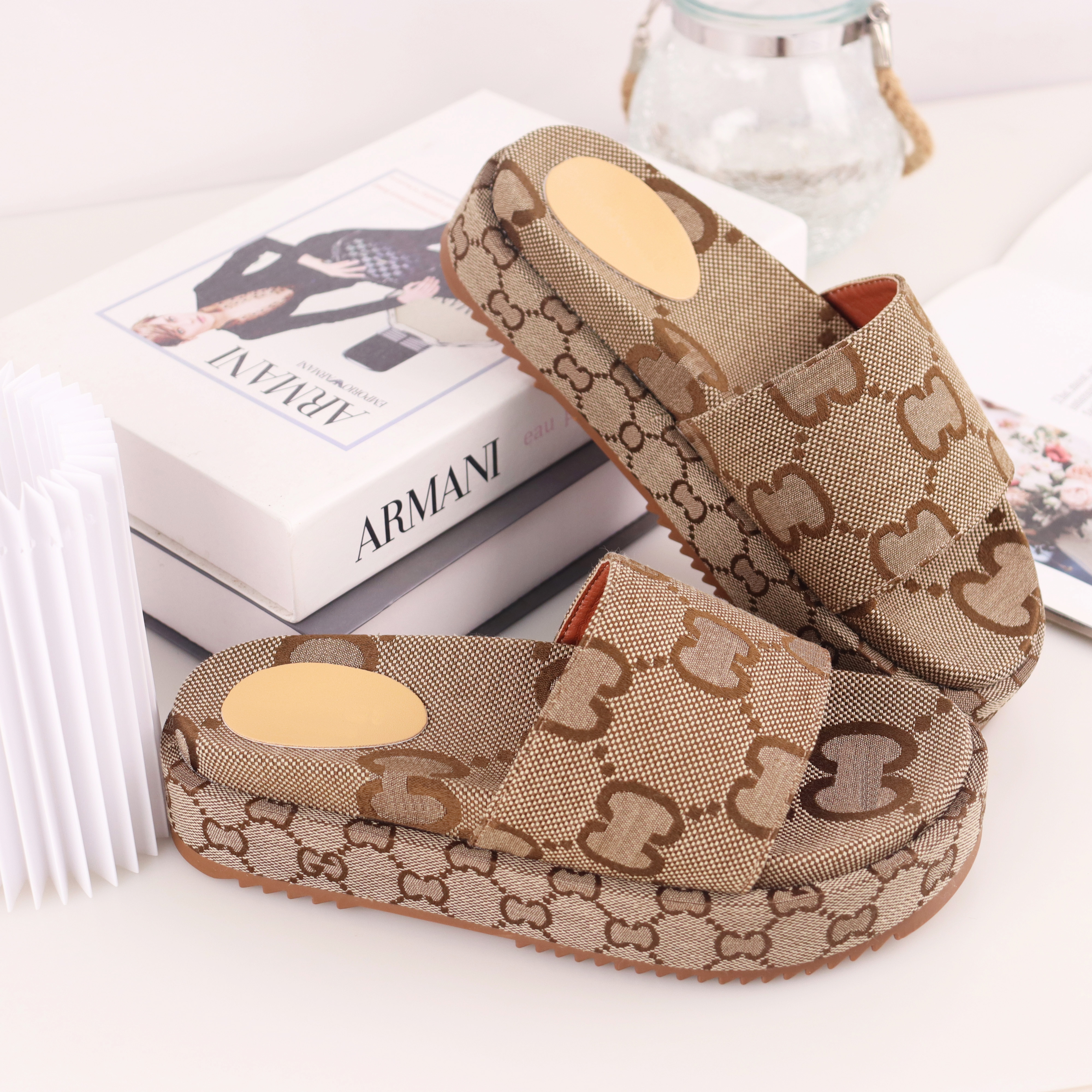 2024 Designer Slipper Sliders Womens Fashion Summer Sandals Flip Flops Leather Slides Casual shoes 35-45 
