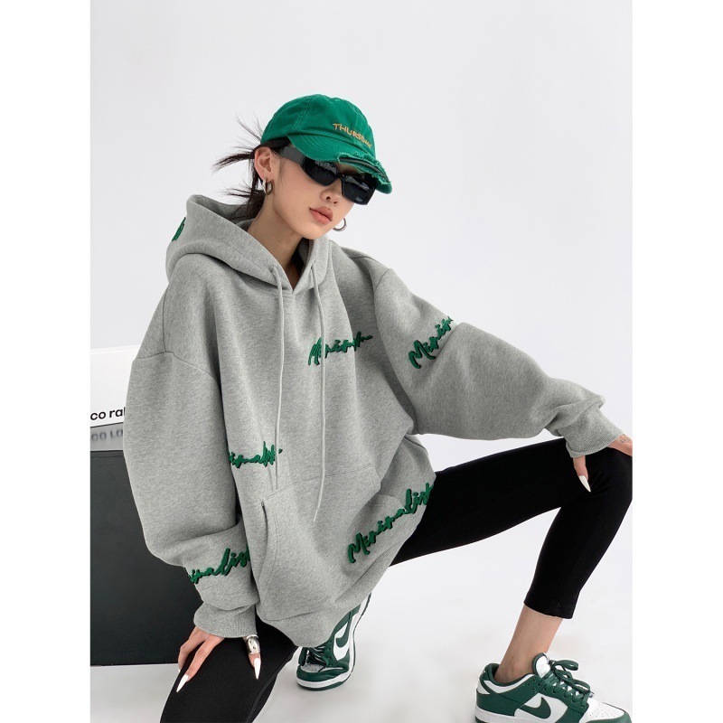2024 Nouveau sweat à capuche mince à capuche gris américain pour les femmes en automne et hiver avec un sens de conception de niche et une petite