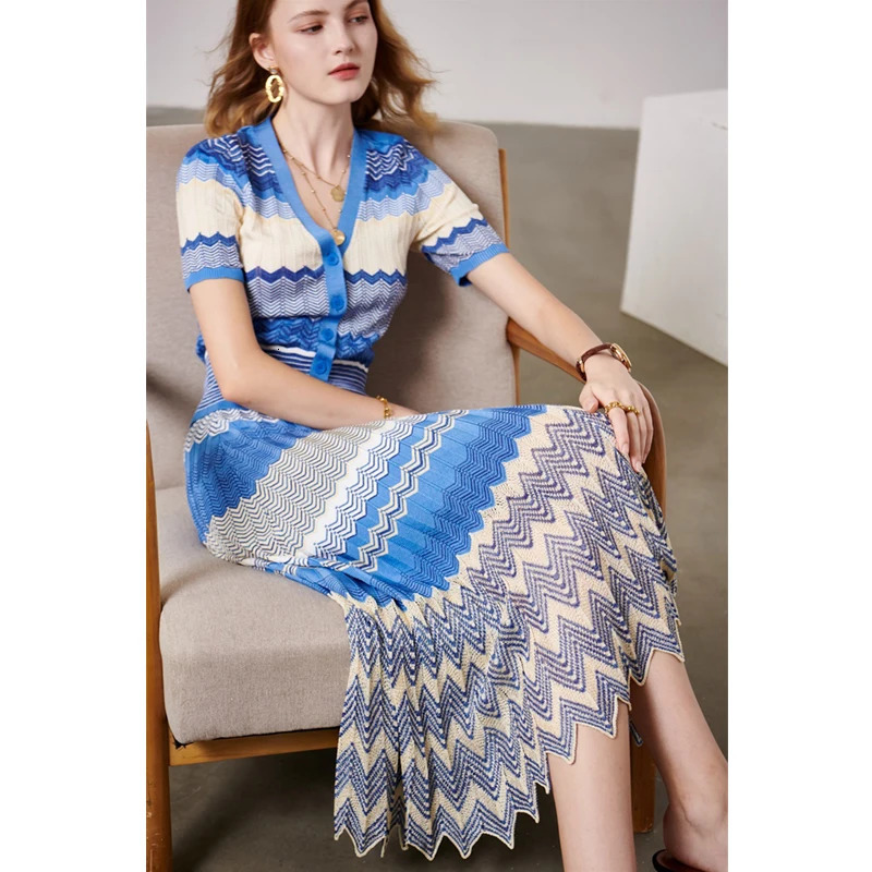 IOO 2024 Knitted Set Striped Multi Color Vneck Tops Pleated Aline Summer Skirts High Quality French Pairs 241202