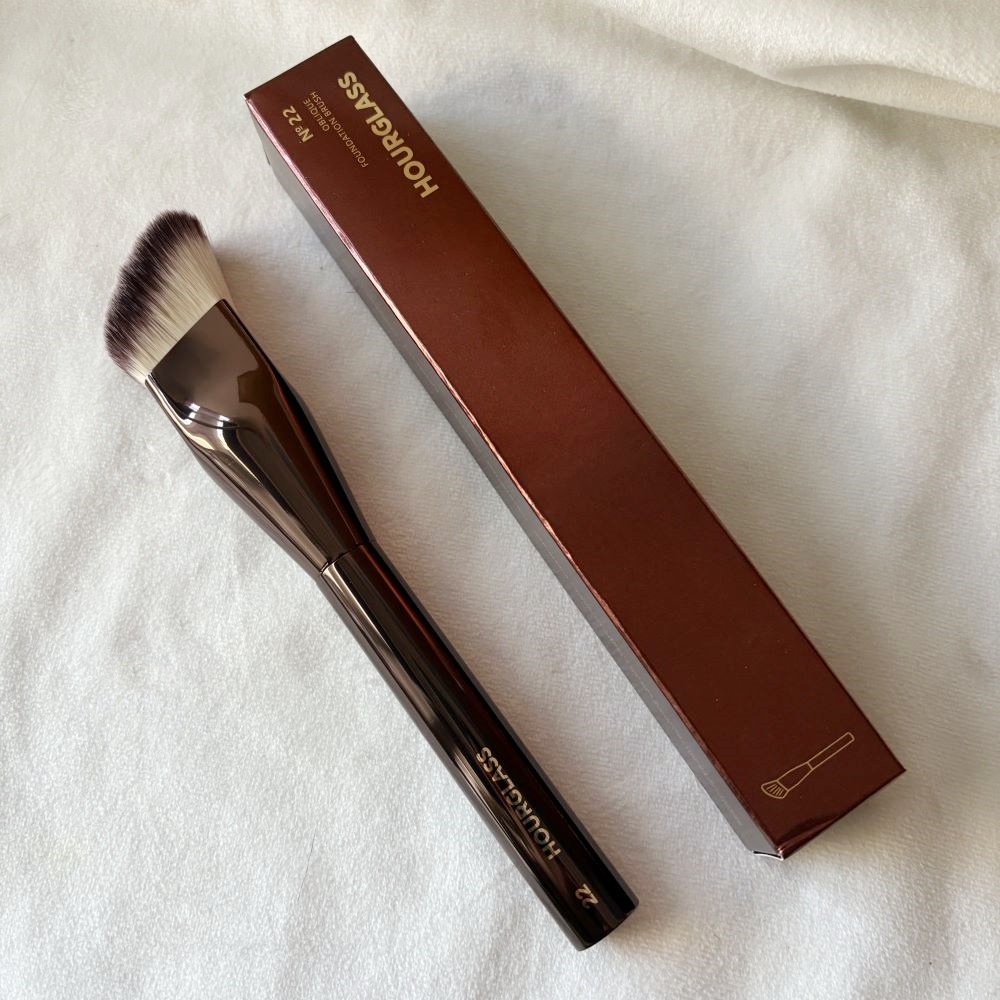 Hourglass Oblique Foundation Brush Luxury Anlged Wedge Smooth Edge All Over Face Makeup Brush-image-1036817668