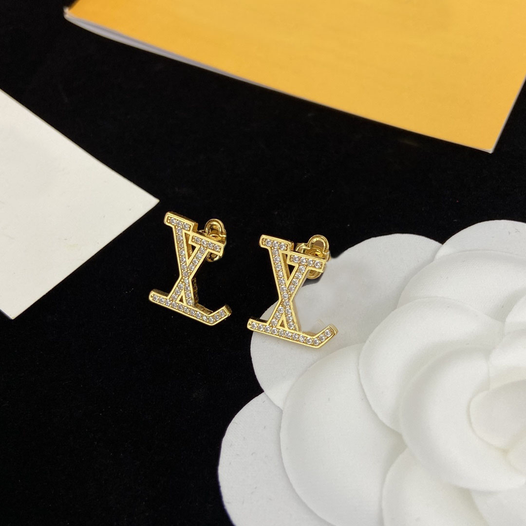 Les boucles d'oreilles pour dames rencontrent des styles mignons, des boucles d'oreilles de lettre de bijoux classiques luxueuses bijoux de mode