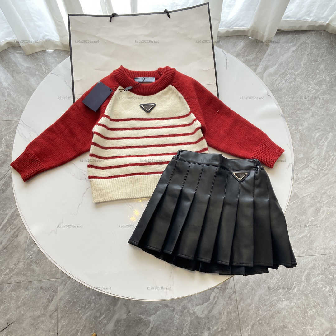 Nouvelle filles robe costume bébé set d'automne vêtements pour enfants vêtements de créateurs de créateurs à sweat à capes à col à rayures rouges