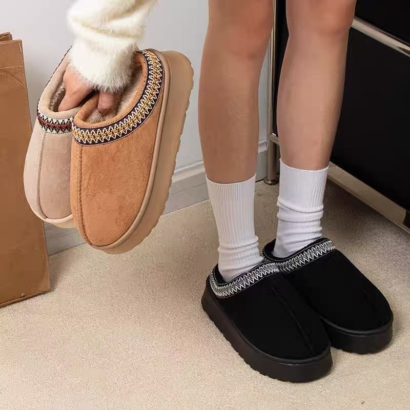 2025 New Thick Bottom Fluffy Slippers for Men and Women s Home Flat trend Shoes Fashion Plush Winter Shoes Designer Women s Home Elegant Casual Shoe