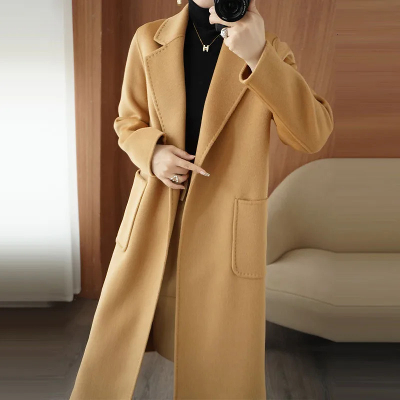 2024 AutumnWinter Collar 100 Pure Wool Top for Women Loose and Slim Medium to Long Double sided Cashmere Coat 241213Z