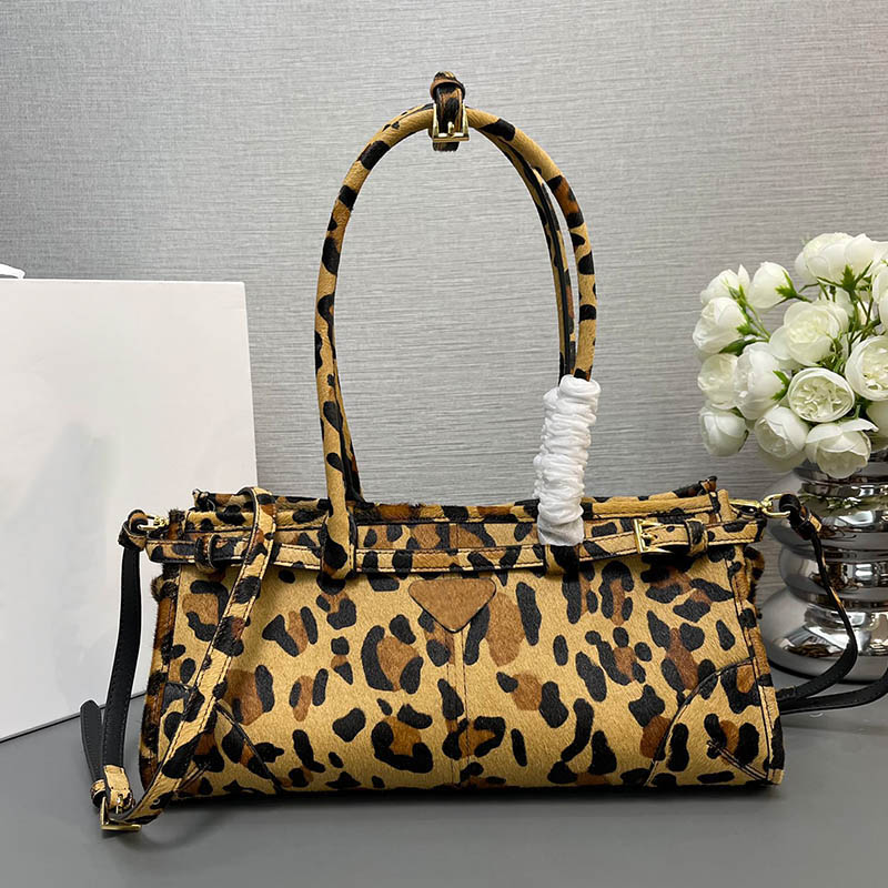 2025 New Style Men's and Women's Crossbody Bags Designer Leopard Print Leather Shoulder Bag