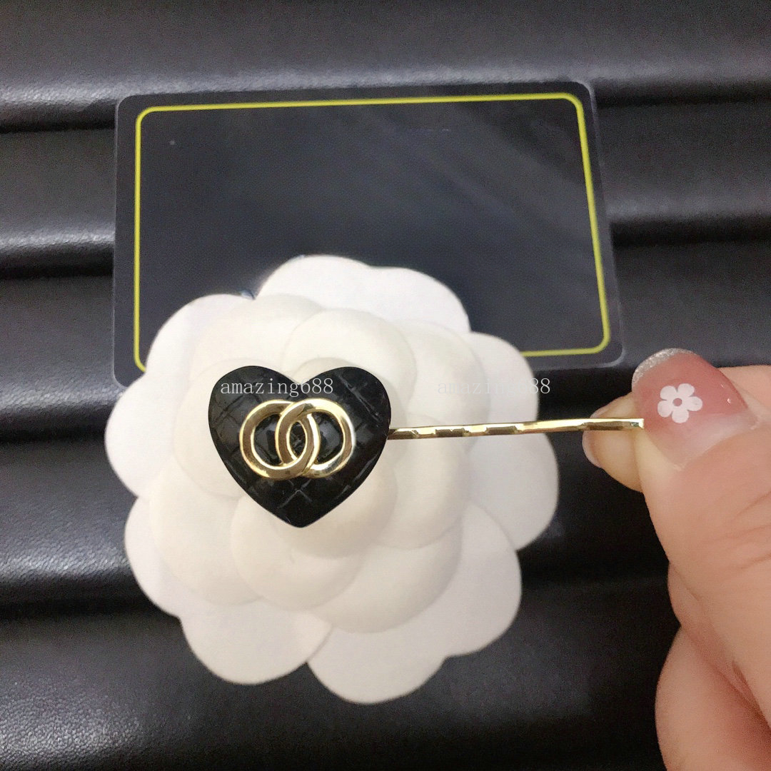 Fashion Designer Barrettes Brand Letter Heart Hairpin Leather Diamond Hair Clips Jewelry Womens Hairpins Hair Accessories-image-1038847878