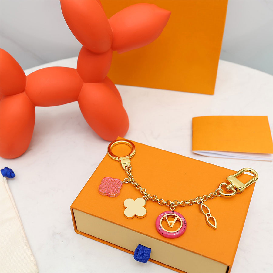 Designer Fashion Flower Pendant Keychain Car Keychain Letter Keychain Men And Women Pendant Mini Fashion Keychain Accessories 6 Colors