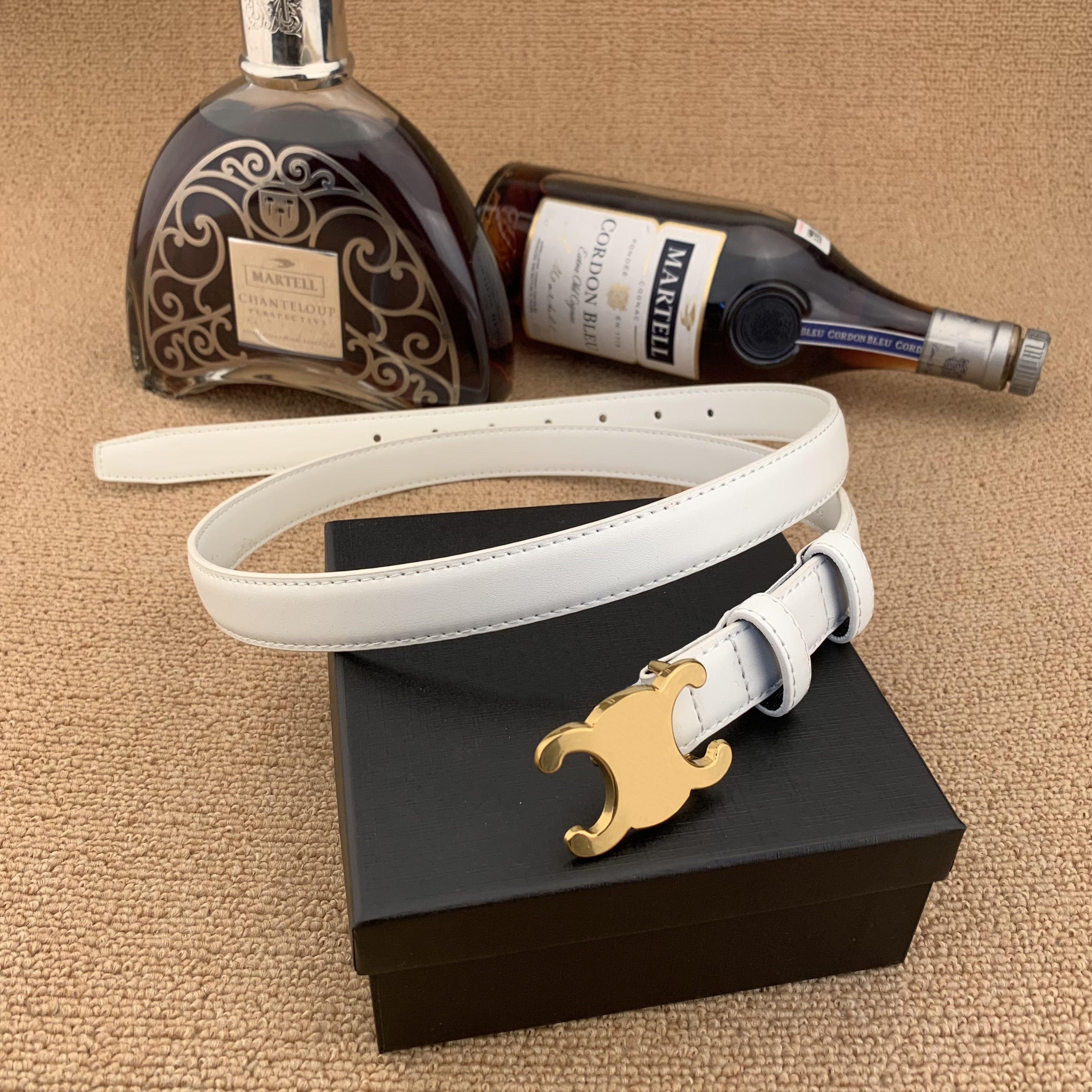 Designer Belt Fashion Femmes Boucle Largeur de ceinture en cuir authentique 2,5 cm Haute qualité avec boîte Designer Femmes Baltes Fime Fil's Tai