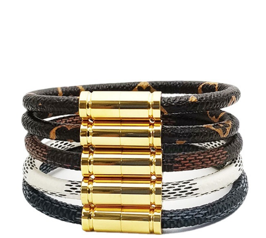 Fashion Men Femmes Bracelet en cuir Boucle magnétique Boute à main Bracelets à charme à cartes