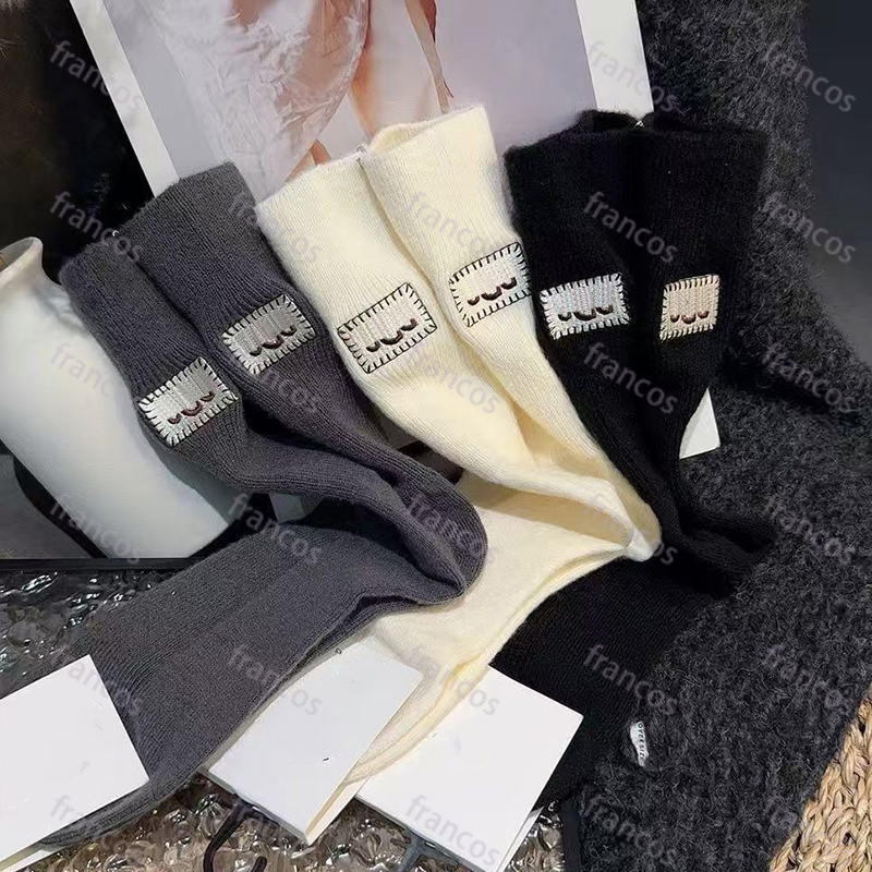 Luxury Men Women Socks Designer Knitted Stocking Letter Embroidered Wool Socks Snow Boots Cotton Fashion fuzzy Sock Autumn Winter Warm Stockings-image-1039581091