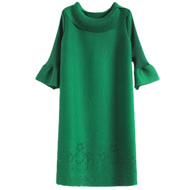 (94) Robe d'été à trois lits pour femmes, niche légère, style mature, jupe droite plissée en diamant creux, manches trompette