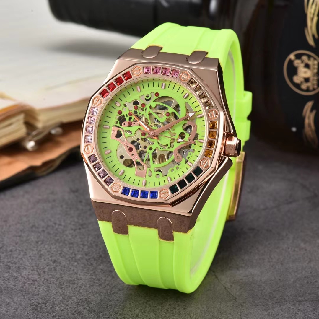 Woman and Men Regarde une mode de luxe Femme Fond Full Steel Band Automatic Mécanique horloge Gold Silver Leisure Wrist Watch