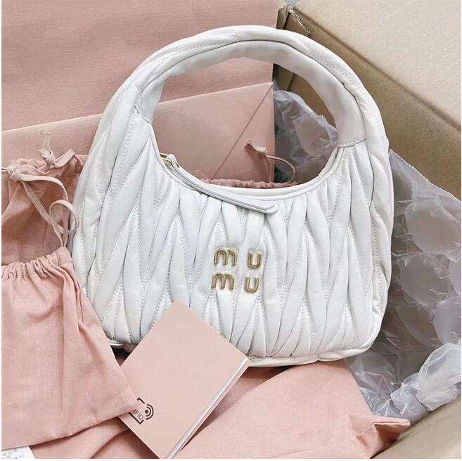 Womens Man MiuimiUi Matelasse Bowling Sacs d'embrayage fourre-tout en cuir authentique 7a Sac à main de mode Designer Crossbody Mini Shell Money
