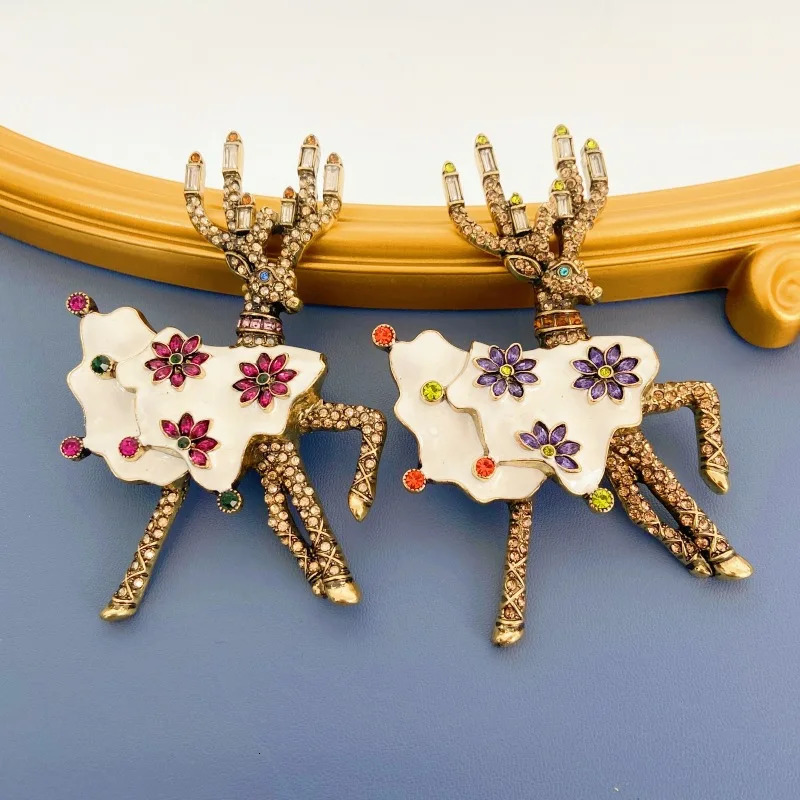 Vintage European and American Retro Style Enamel Craft Lovely Elk Inlaid Craft Three-dimensional Christmas Brooch Series 240701
