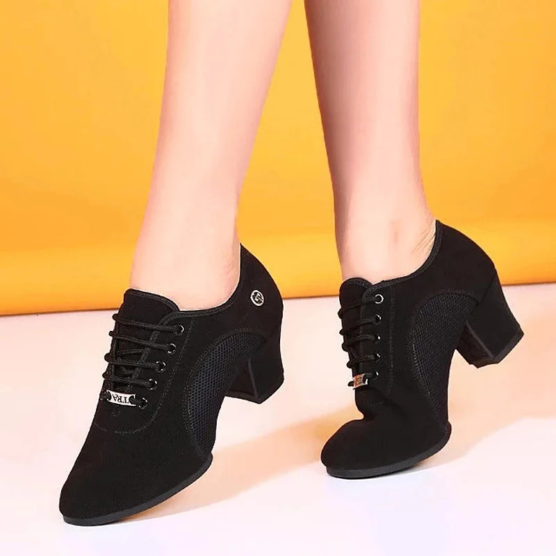 Chaussures respirantes pour femmes chaussures de danse en dentelles