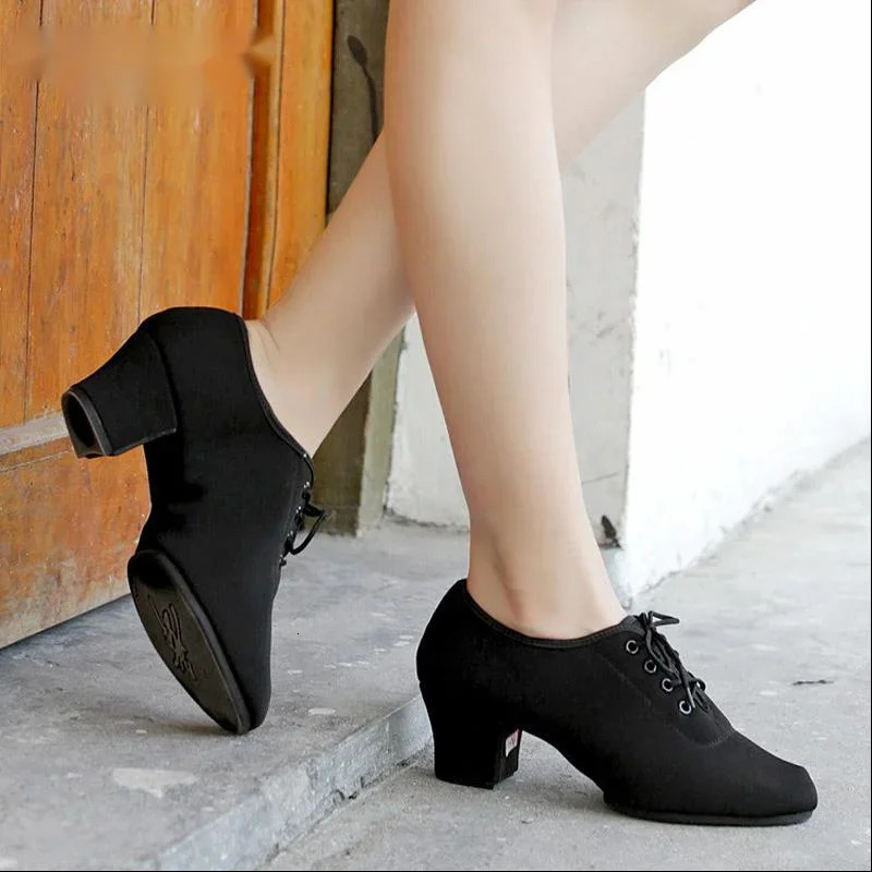 Chaussures de danse latine pour femmes chaussures de danse de salon de bal de danse jazz chaussures 240710