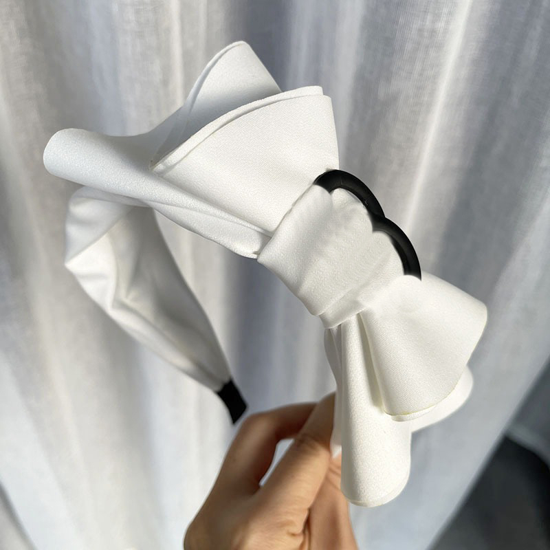 Écharpe de tête de créateurs Band de cheveux satin Band Bow Knot Tempérament Tempérament Classic Classic Black Blanc White Clip Clipt Coiffe de m