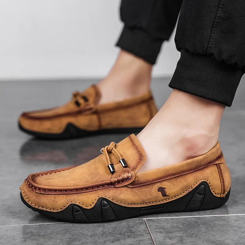 Chaussures décontractées en cuir pour hommes Muisseurs d'été Chaussures de conduite Slip on Mens Moccasins Men Habille Chaussures de commerce Sne