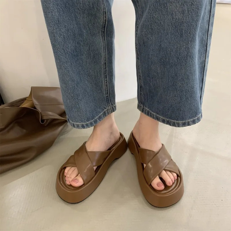 2024 Summer en dentelle ouverte pour femmes Slière Fashion Fashion Foches Plateforme de loisirs Flats Chaussures de plage extérieure Chaussures d