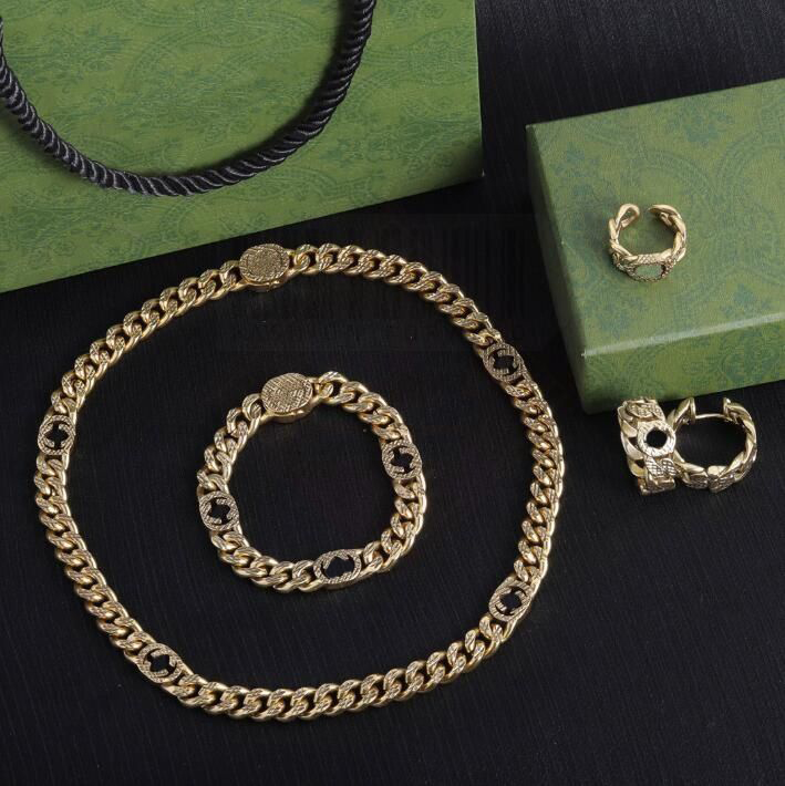 Colliers Designer Gold Jewelry Colliers et bracelets et bagues et boucles d'oreilles pour hommes et femmes Collection de bijoux de créateurs Star
