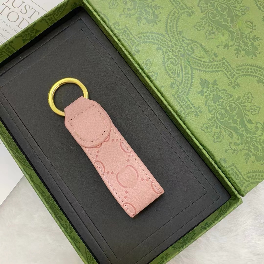 High Quality leather Keychain Classic Exquisite Luxury Designer Car Keyring Zinc Alloy Letter Unisex Lanyard Gold Black Metal Jewelry With Box gift