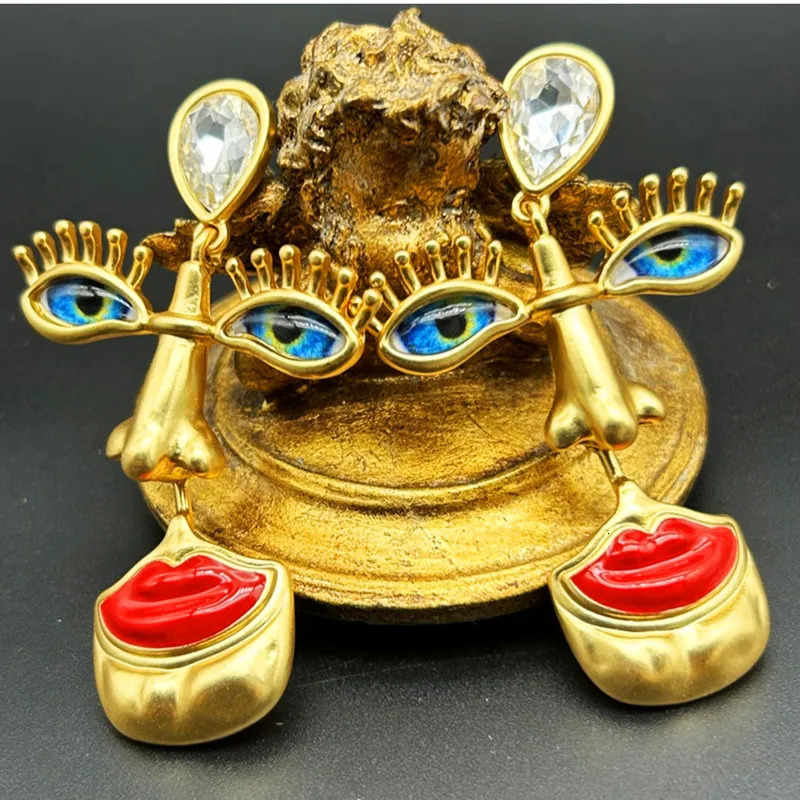 Exagérer les lèvres rouges nez oreilles oreilles de boucle divles oeil longs pavillons pour femmes bijoux style cour de cour européen vintage 240
