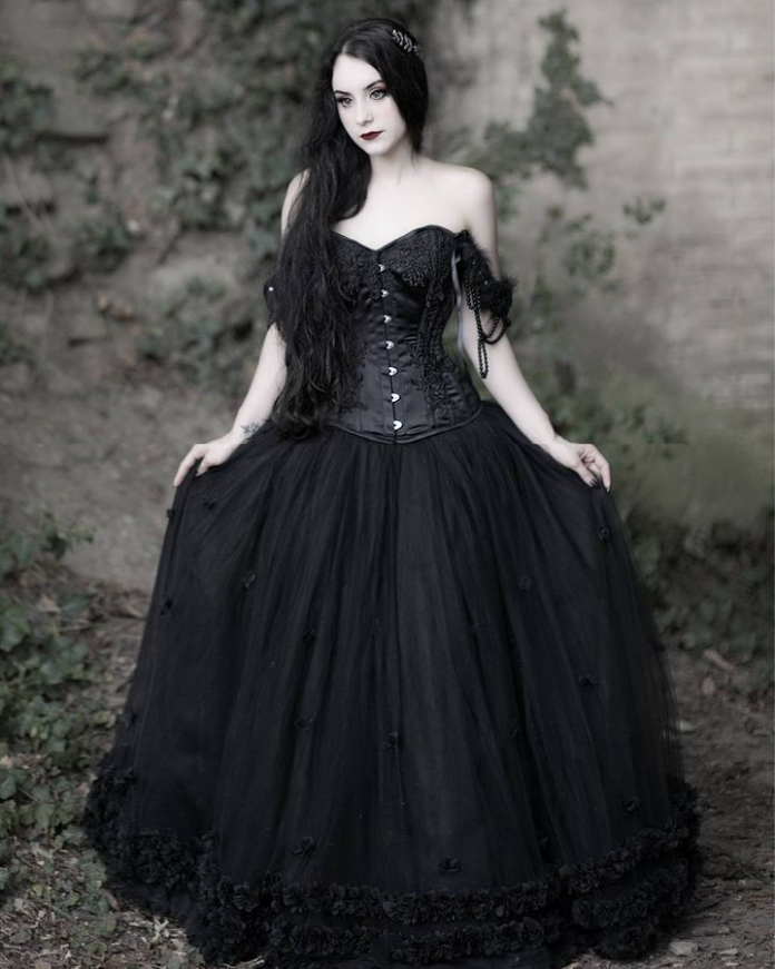 Vintage Gothic Black Wedding Dresses Delicate Sheath Card Shoulder Lace Up Beaded Corset Layered Tulle Poncho Classic Absorbing Bridal Gowns