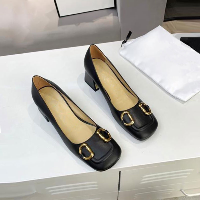 Sandale Designer High Heel pour femmes Chaussures Fashion Bureau Single Shoe Cuir un pas de décoration en métal confortable Beautiful Big Taille