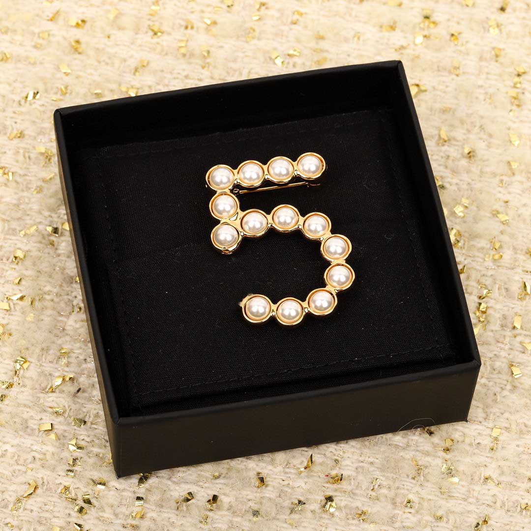 2024 Luxury quality charm waist belt brooch with nature shell bead in 18k gold plated have stamp box PS6190