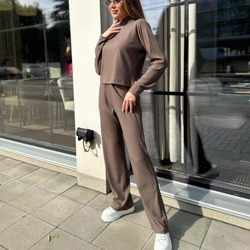 Ensembles de deux pièces en tricot en tricot solide Vêtements d'hiver Top à manches longues chaudes et pantalon large des jambes correspondantes.