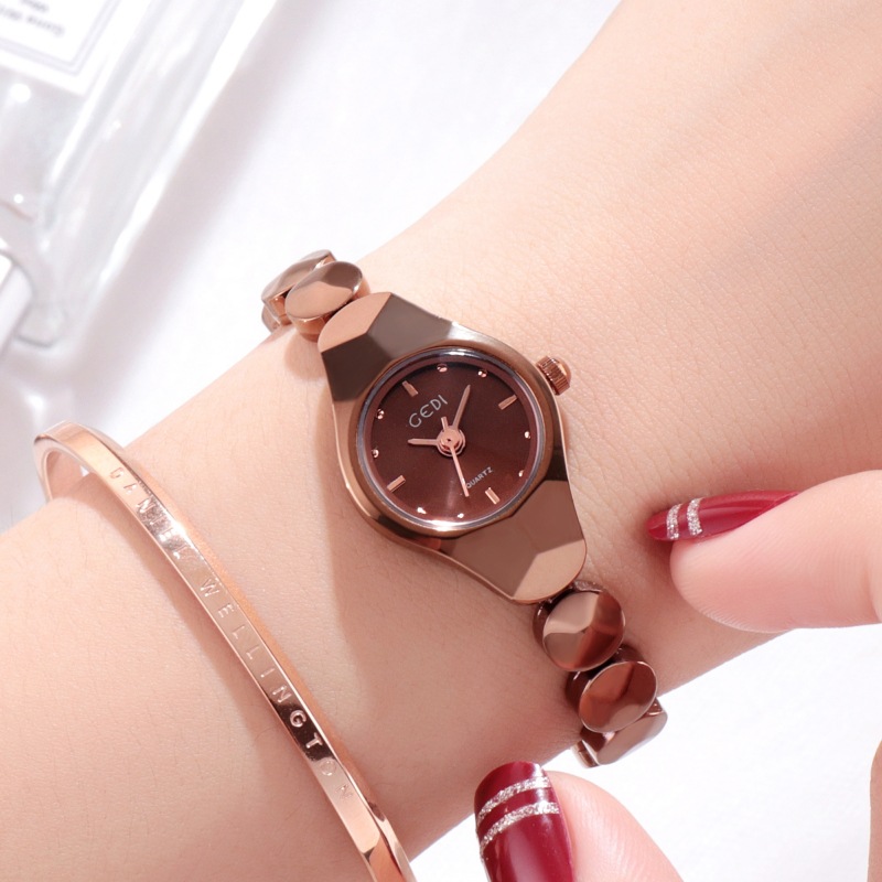 Goldie Net red alloy bracelet watch student niche high-end quartz watch compact and exquisite ladies watch wholesale