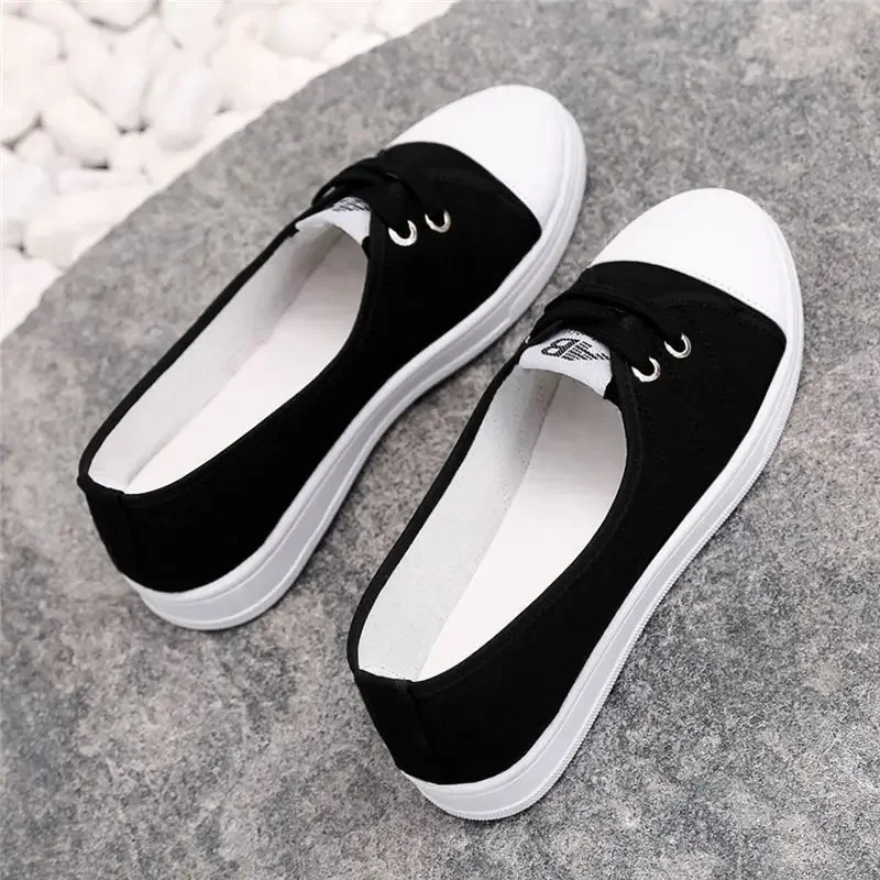 Chaussures de femmes polyvalentes pour femmes pour le printemps et l'automne 2024 Chaussures en tissu pour les adolescents High School Womens Cha
