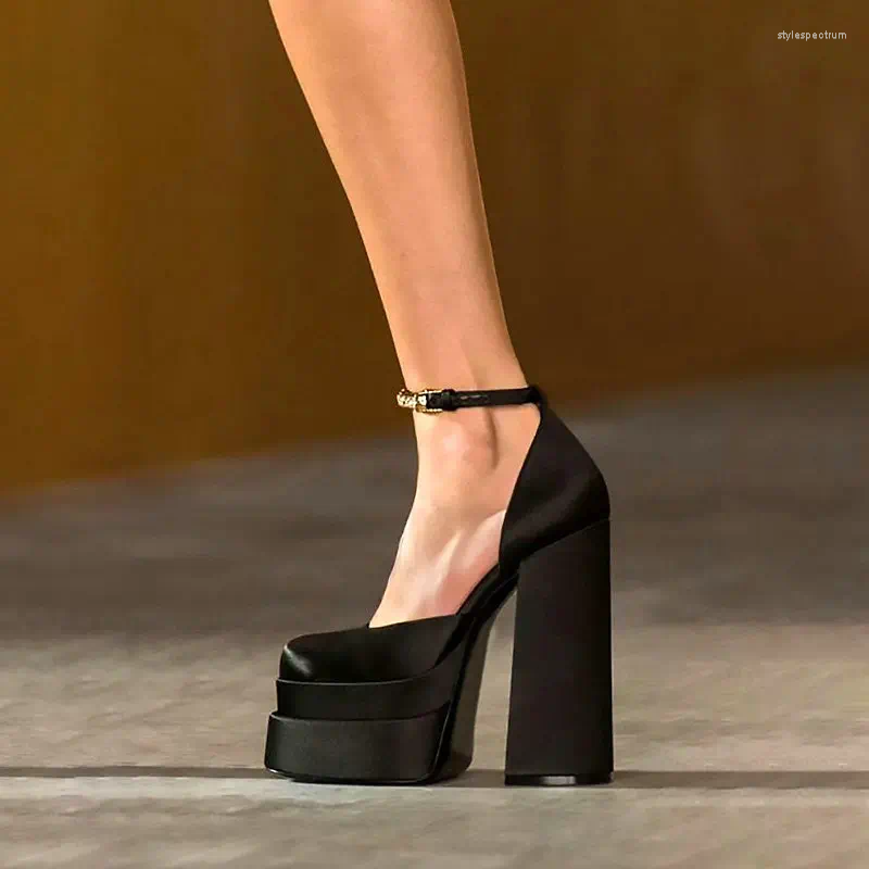 Chaussures habillées de haute qualité Satin Femmes Super Heels Square Toe Plateforme de la plate-forme de la cheville Mariage 2024 Mary Jane Chun