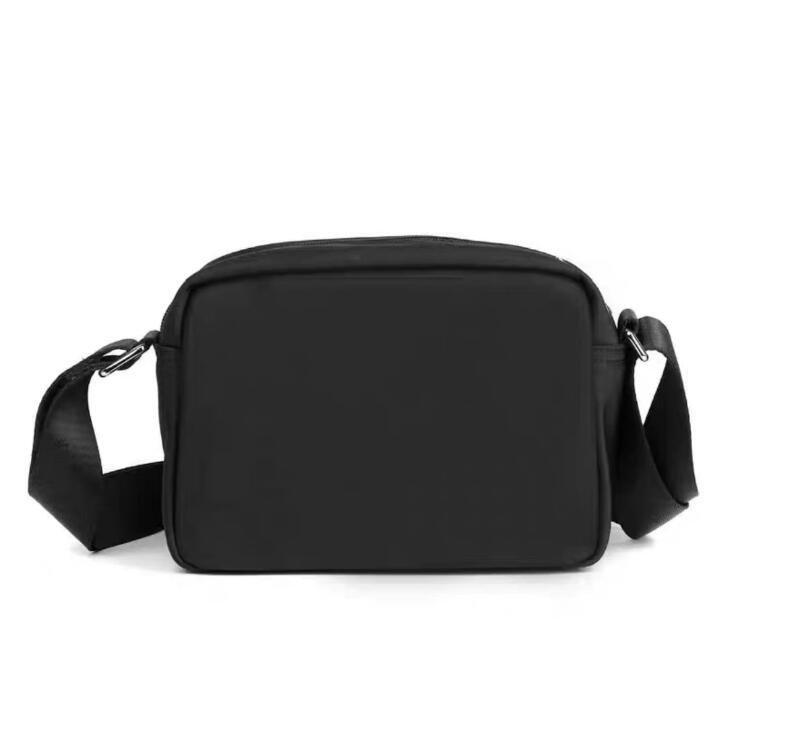 202 Dernier sac à poitrine classique hommes sac à main sac à main Purse caméra de caméra taille 23cm