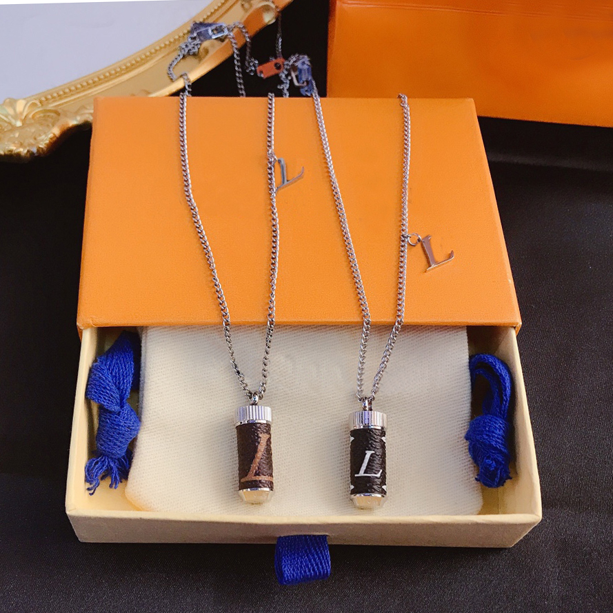 Collier de luxe sélectionné conçu pour les colliers pendentifs pour femmes concepteurs classiques accessoires de bijoux chauds jeunes cadeaux pré