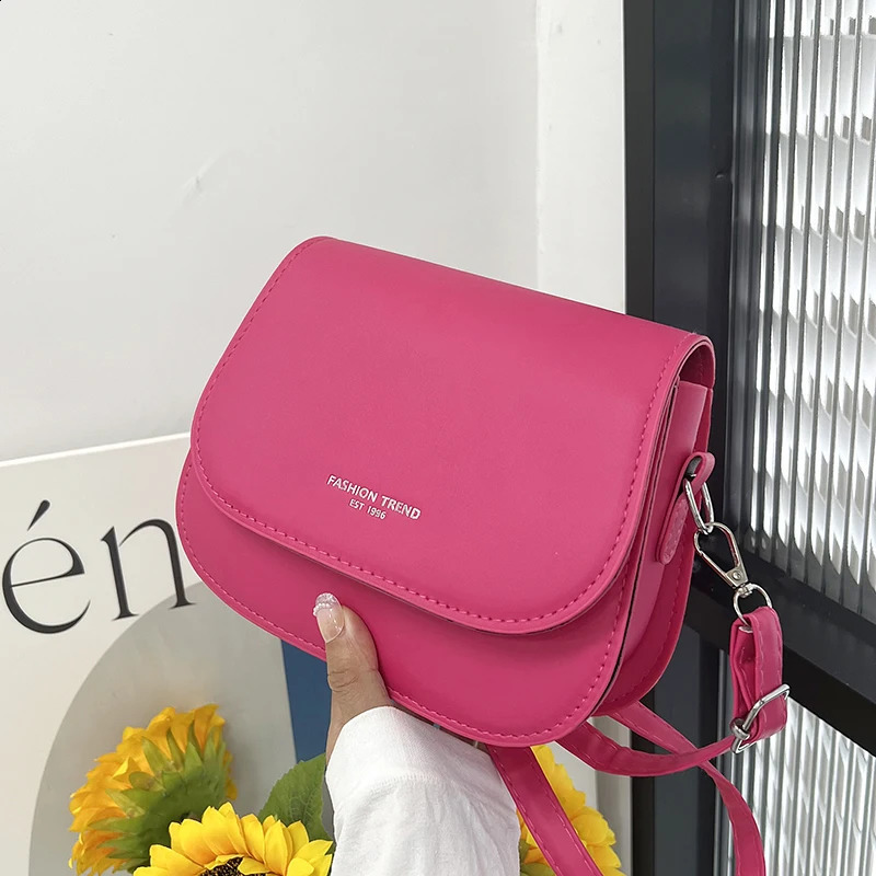 Vintage Saddle Crossbody Bag PU Leather Womens Small Handbag and Purse Ladies Travel Shoulder Messenger Bag Purse 250613