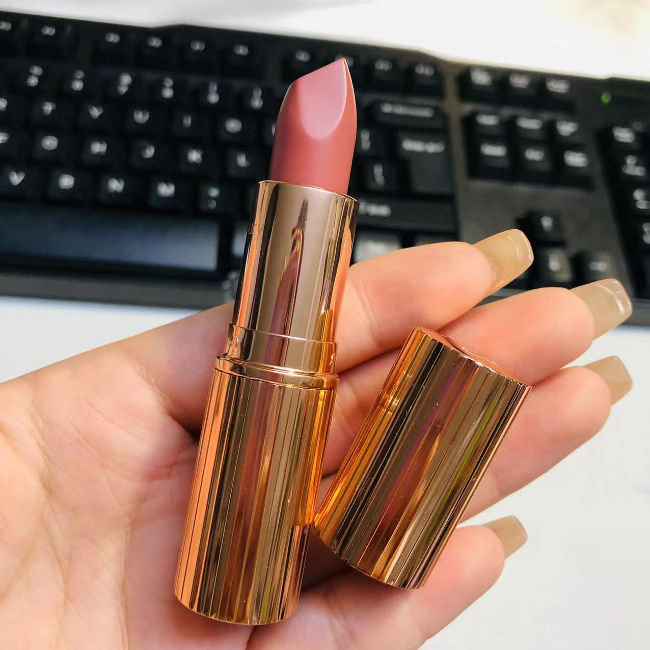 Top Quality Lip stick Makeup Matte Revolution Lipstick 3.5g Luminous Modern Matte 5 color Pilow Talk Walk Of No Shame Very Victoria Long-Lasting-image-1006333275