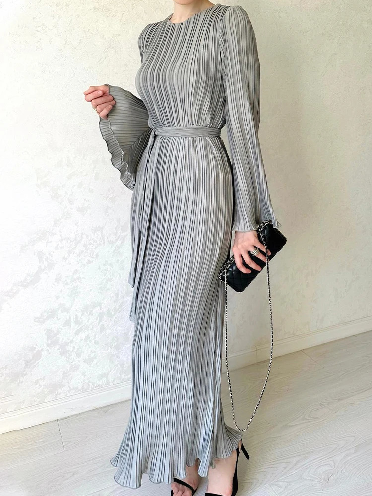 Robes longues femmes élégant mode High Street Couleur solide robe plissée femelle automne décontractée flare manche mince robe maxi 240715