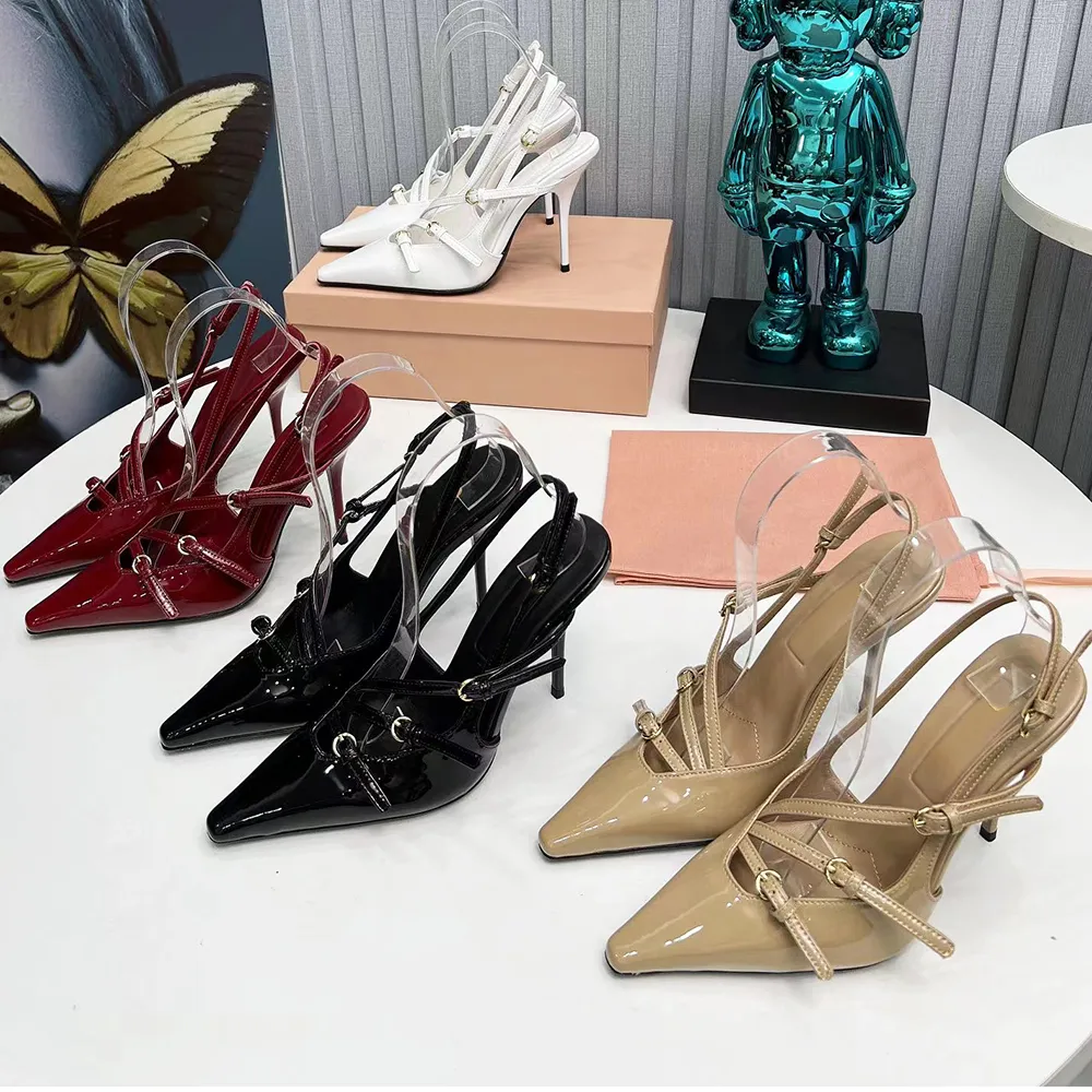 Top Qualité Slingbacks Sandales Femmes Bout Pointu Talons Aiguilles Plats Mode Fête De Luxe Designer Robe De Soirée Sangle Bourgogne Chaussures C