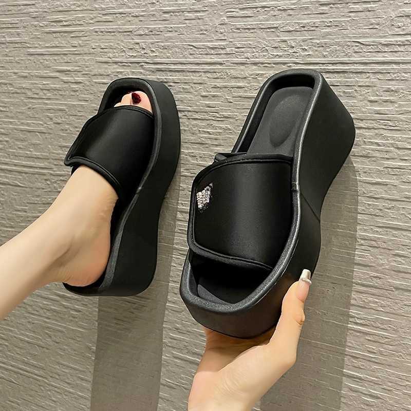 Slippers 2023 Summer Women Black Platform Slipper Fashion Thick Sole Diamond Letter Sandal Ladies Elegant Outdoor Beach Vacation Slides z250327