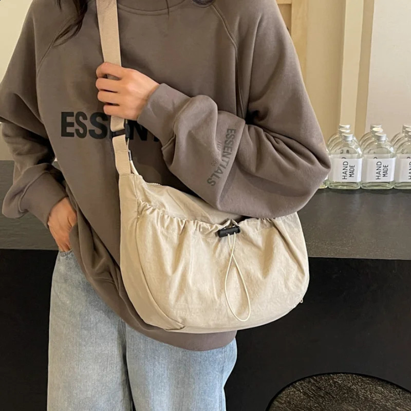 Womens messenger bag fashion nylon casual shoulder large capacity classroom student commuting cross body 240729Z