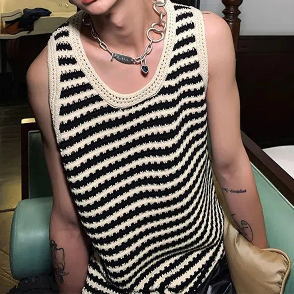 Striped Knitted Summer Tanks Tops Mens O-Neck Korean Knitwear Shirts Sleeveless Streetwear Loose Top Vintage Cropped Sexy 240729
