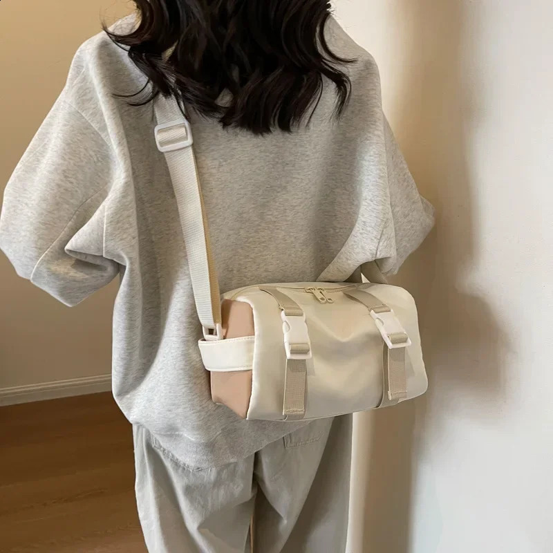 multifunctional casual lightweight sports style shoulder bag large capacity backpack nylon garbage cross 240729Z