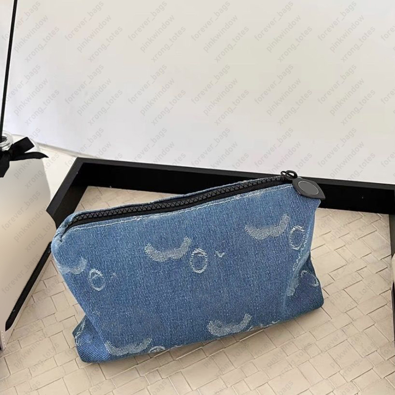 2024 New womens Makeup Bag Storage Large Capacity Portable Cowboy cosmetic bags classic letter print lady handbag fashion pouch purse CSD2407302