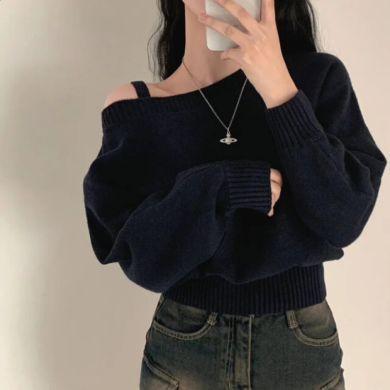 Korean Womens Off Shoulder Strap Knitwear Sweater Diagonal Shoulder Short Top Elegant Sexy Bat Sleeve Sweater 240730